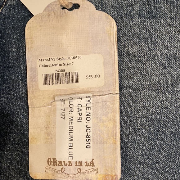 Grace in LA capris - Picture 5 of 7